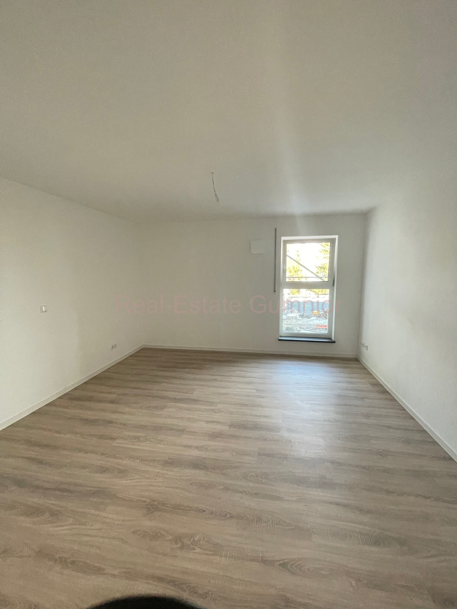 Großzügige 4 ZKB-Terrassenwohnung mit Gartenfläche in zentraler und doch ruhiger Wohnlage ** KfW 40**Barrierefrei  