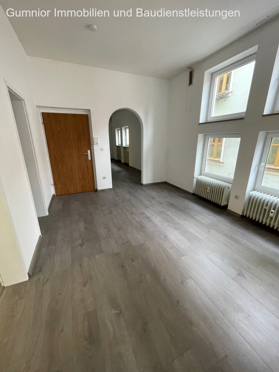  4 - Raumwohnung mit 1 Duschbadezimmer und Küche ** PLUS Balkon und Kaminofenanschluss 