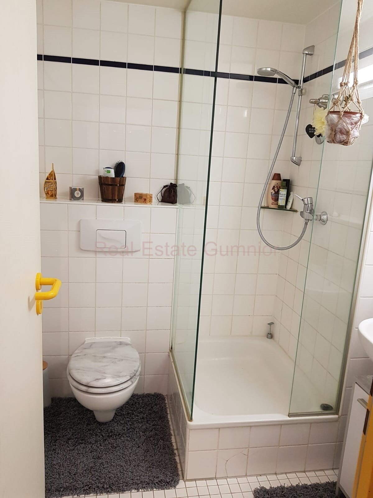 Modernes 1 Zimmer Apartment -- frisch renoviert und hochwertig eingerichtet ** Wintergarten + TG Stellplatz* Lift 