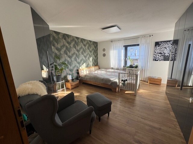 Top gepflegtes 2-3 Fam.-Wohnhaus -- Immer wieder renoviert und modernisiert ** Top ** EBK und Balkone