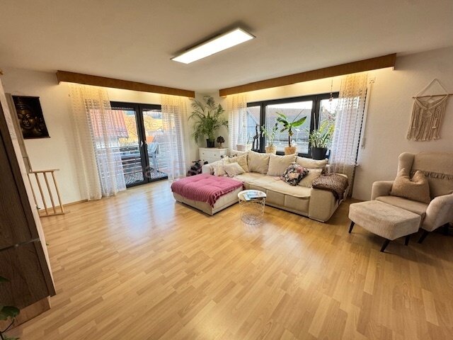 Top gepflegtes 2-3 Fam.-Wohnhaus -- Immer wieder renoviert und modernisiert ** Top ** EBK und Balkone