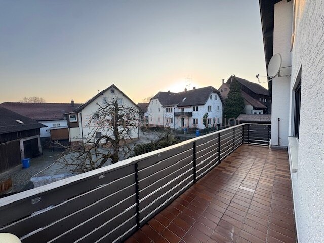 Top gepflegtes 2-3 Fam.-Wohnhaus -- Immer wieder renoviert und modernisiert ** Top ** EBK und Balkone