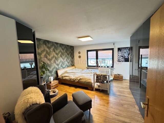 Top gepflegtes 2-3 Fam.-Wohnhaus -- Immer wieder renoviert und modernisiert ** Top ** EBK und Balkone