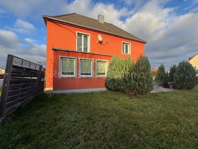 Direkt in GRAFENWÖHR ** City-House modernisiert mit viel Platz auf 2 Ebenen ** Großer Garten