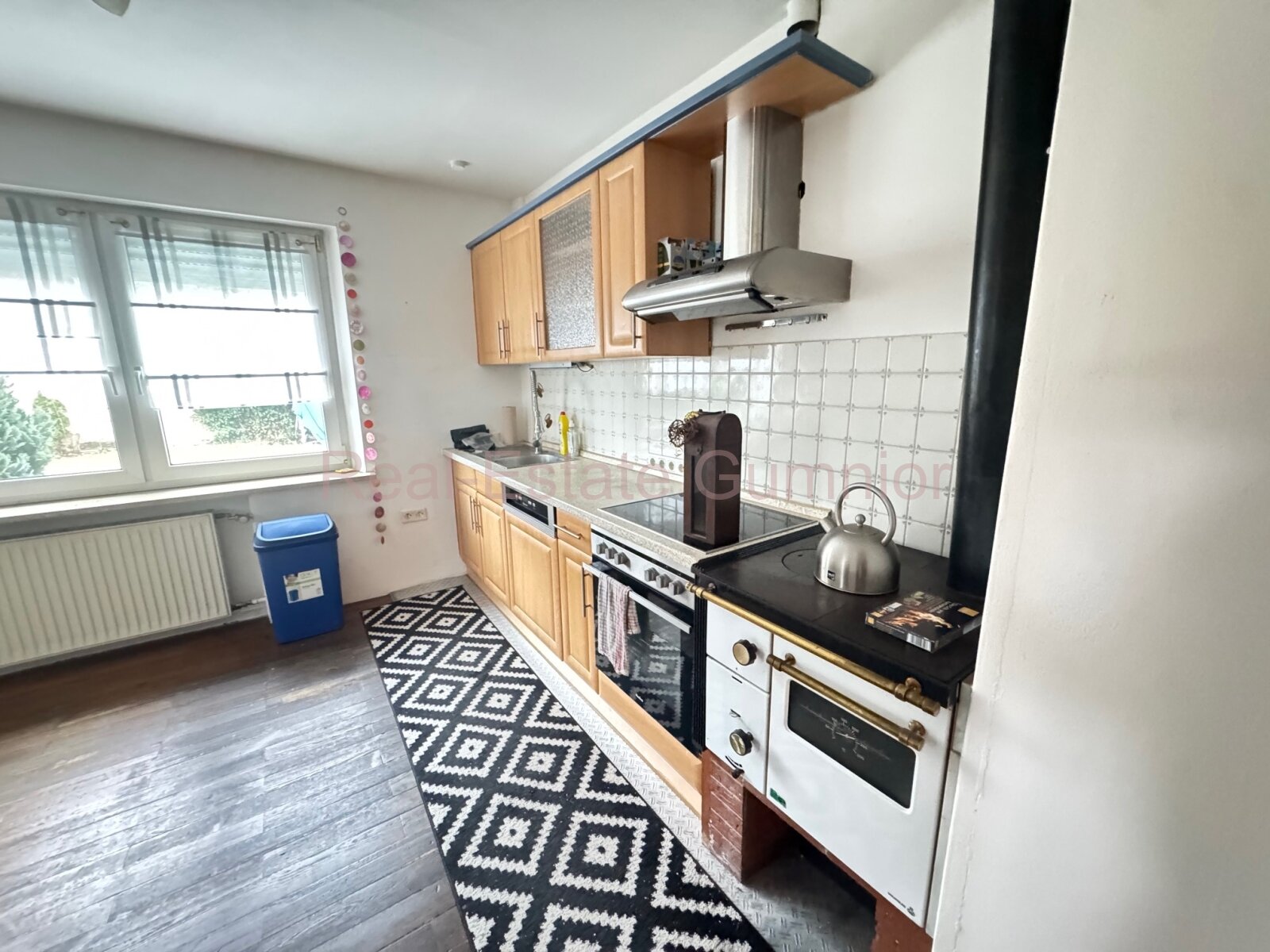 Direkt in GRAFENWÖHR ** City-House modernisiert mit viel Platz auf 2 Ebenen ** Großer Garten