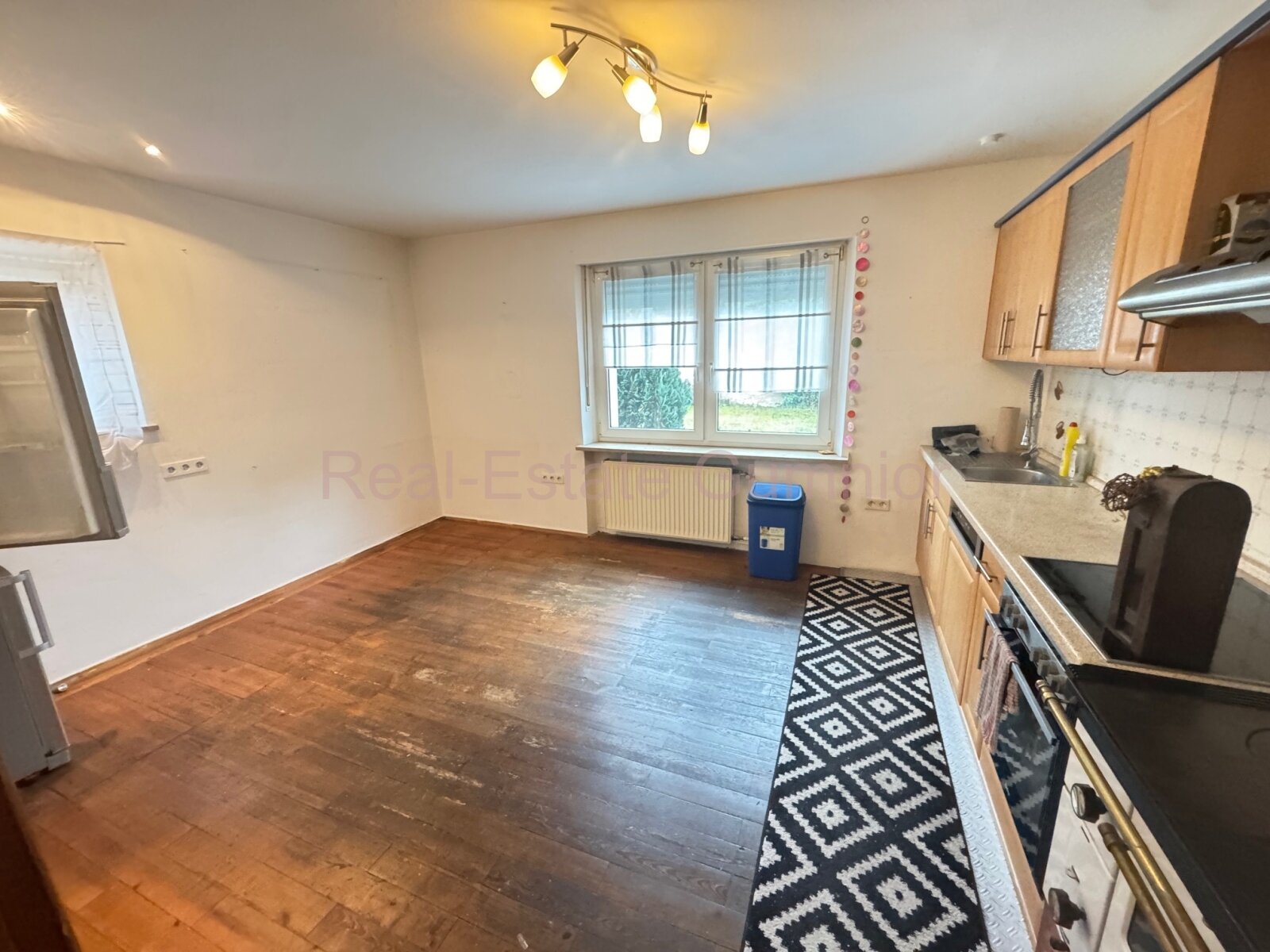 Direkt in GRAFENWÖHR ** City-House modernisiert mit viel Platz auf 2 Ebenen ** Großer Garten