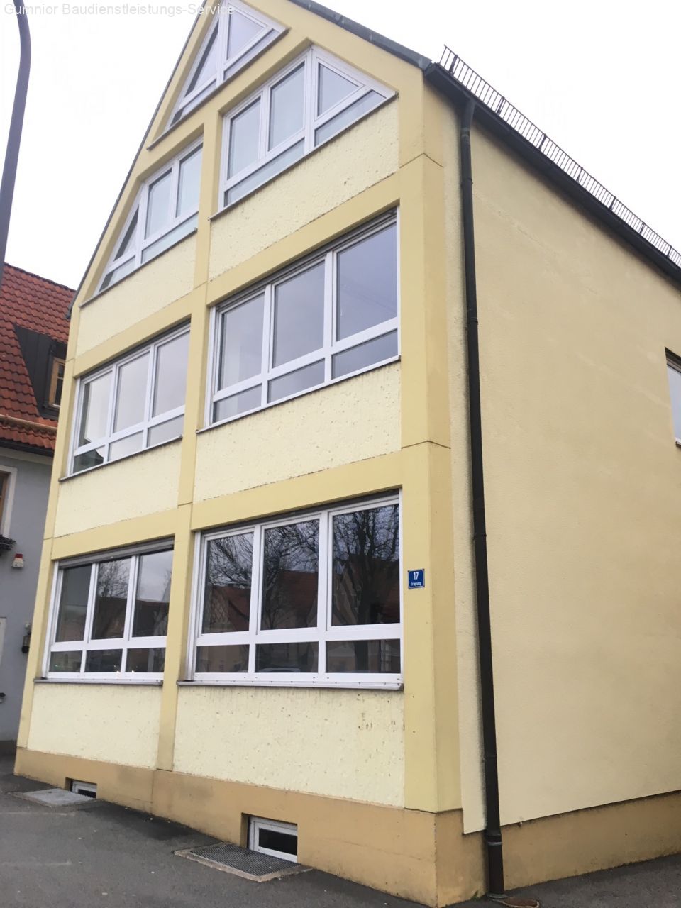 2ZKB-Mansardenwohnung mit Balkon ** Nähe des Zentrums und Einkaufsmöglichkeiten**mit Balkon