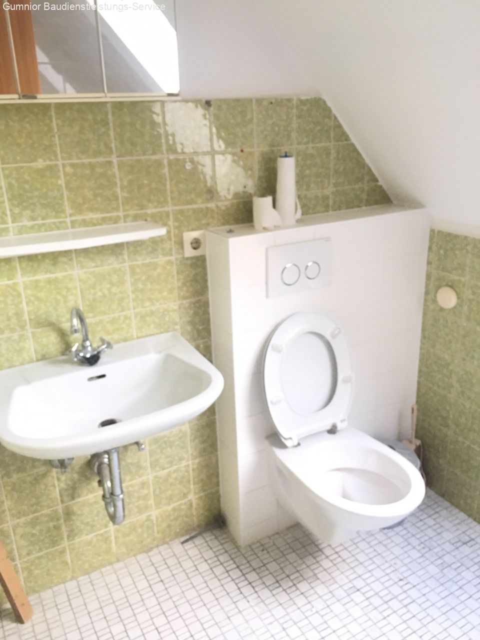 2ZKB-Mansardenwohnung mit Balkon ** Nähe des Zentrums und Einkaufsmöglichkeiten**mit Balkon