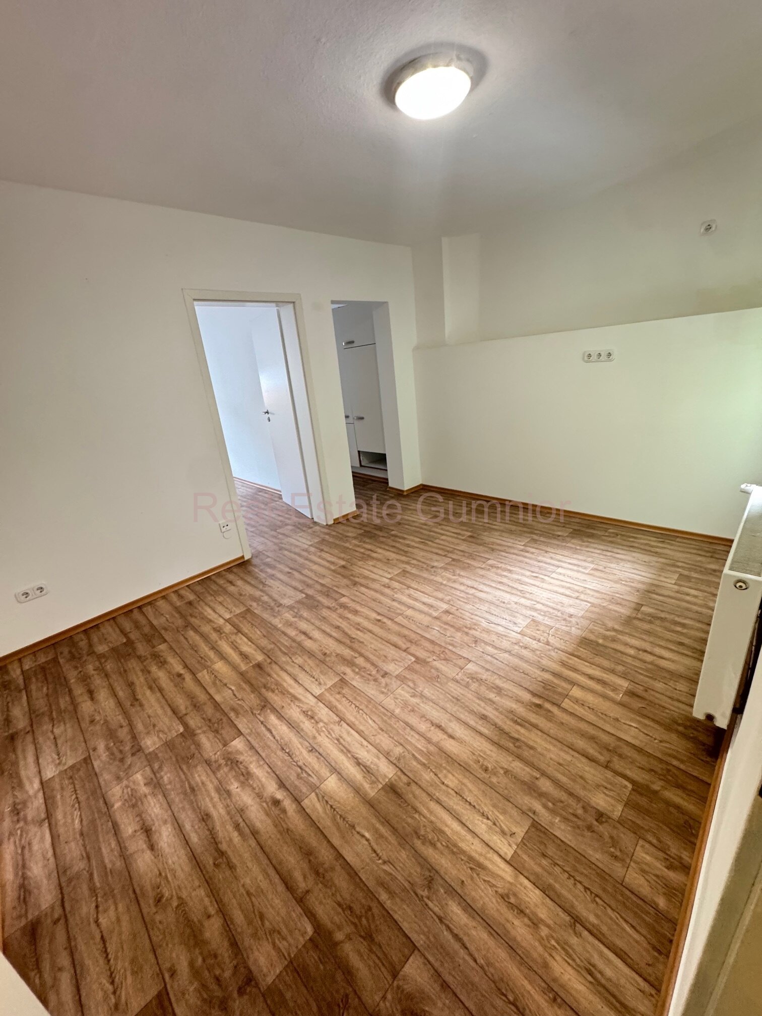 Windischeschenbach: 2 Zimmer Apartment in zentraler Lage -- mit EBK und Duschbadezimmer -- Terrasse  