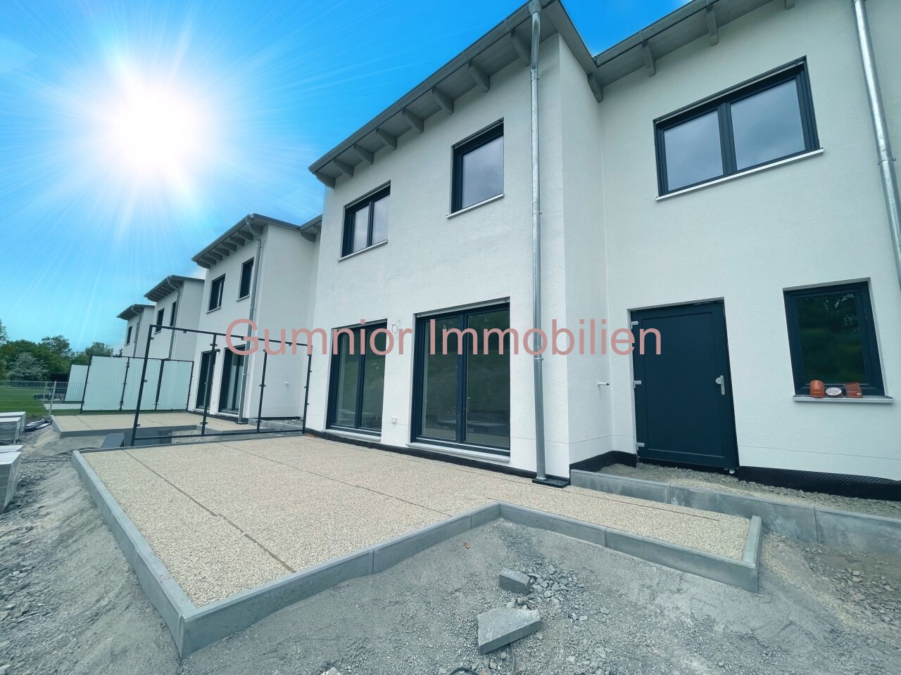 ! Modernes Reihenhaus mit viel Platz ** Effiziente Bauweise ** mit Garage * Provisionsfrei 