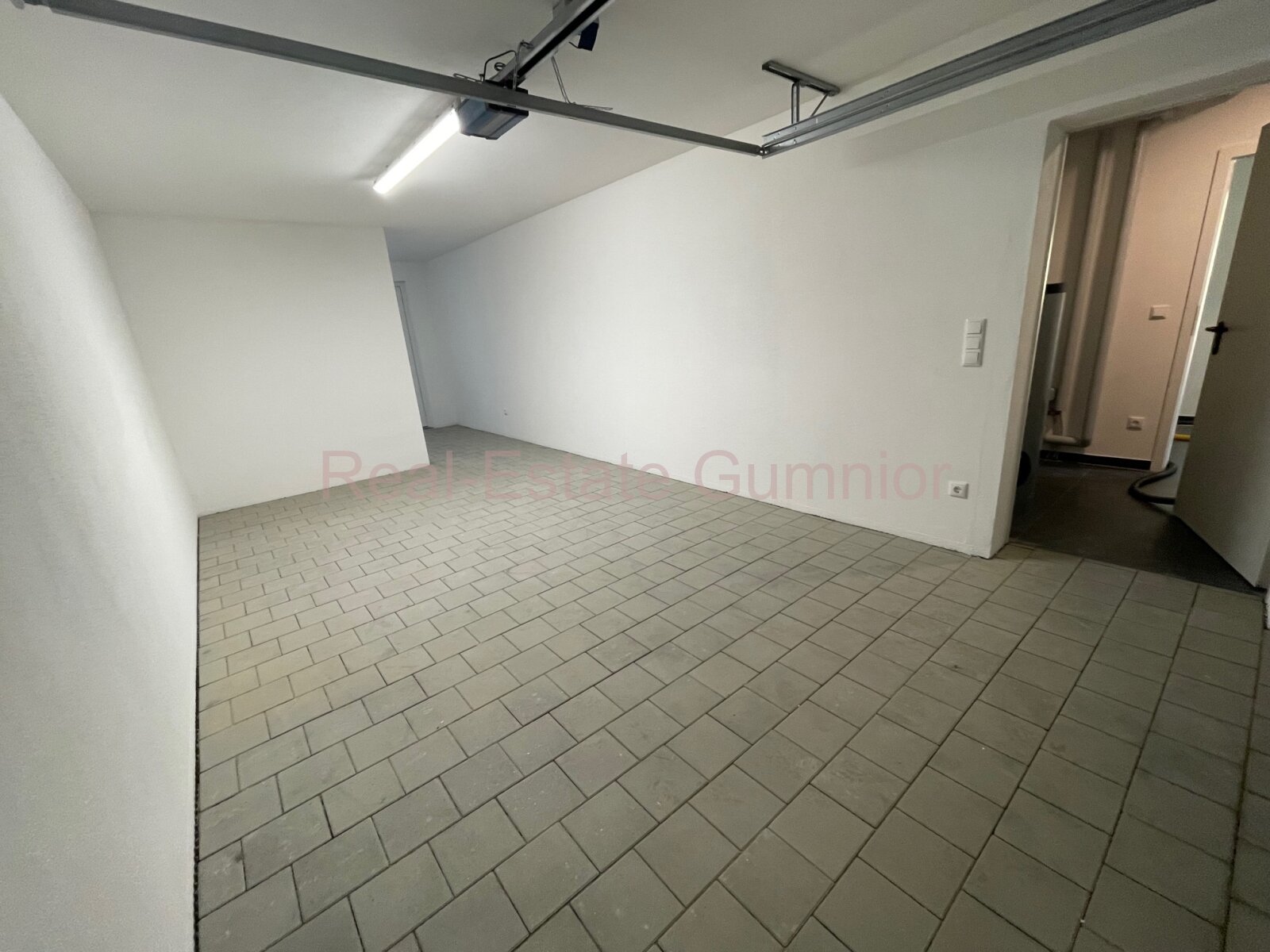 ! Modernes Reihenhaus mit viel Platz ** Effiziente Bauweise ** mit Garage * Provisionsfrei 
