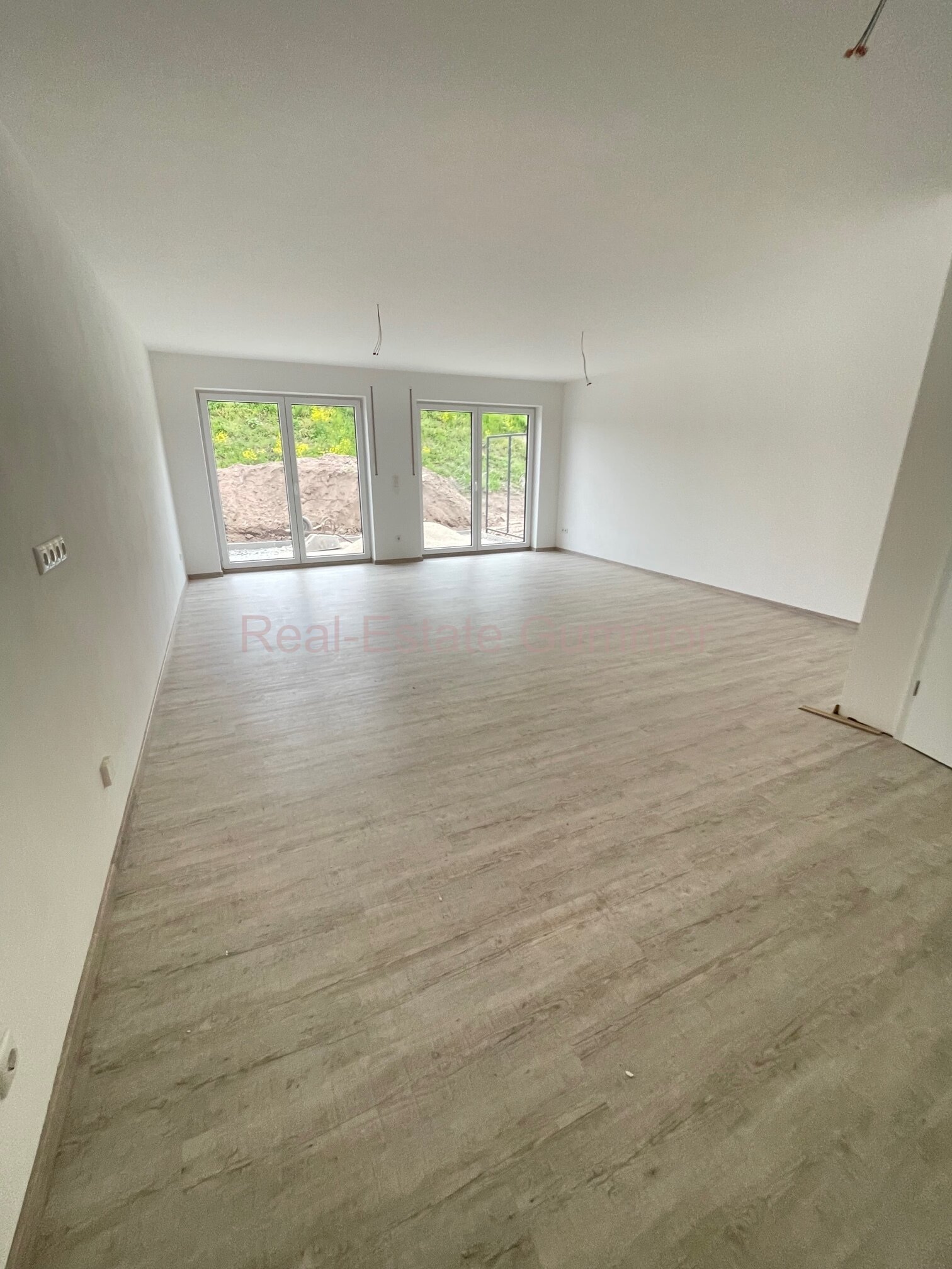 Mantel: ! Modernes Reihenhaus mit viel Platz ** Effiziente Bauweise ** mit Garage * Provisionsfrei  