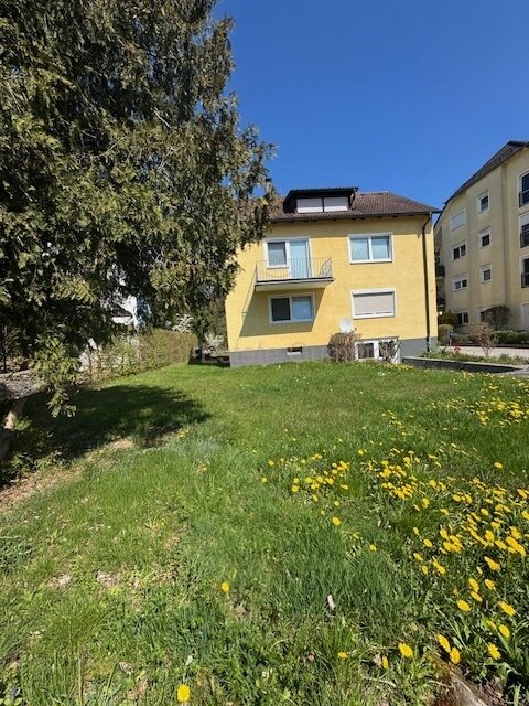 Weiden in der Oberpfalz: Großzügiges Wohnhaus für 3 Familien in begehrter Lage von Weiden -- Keller- EBKs Weiden in der Oberpfalz: Großzügiges Wohnhaus für 3 Familien in begehrter Lage von Weiden -- Keller- EBKs