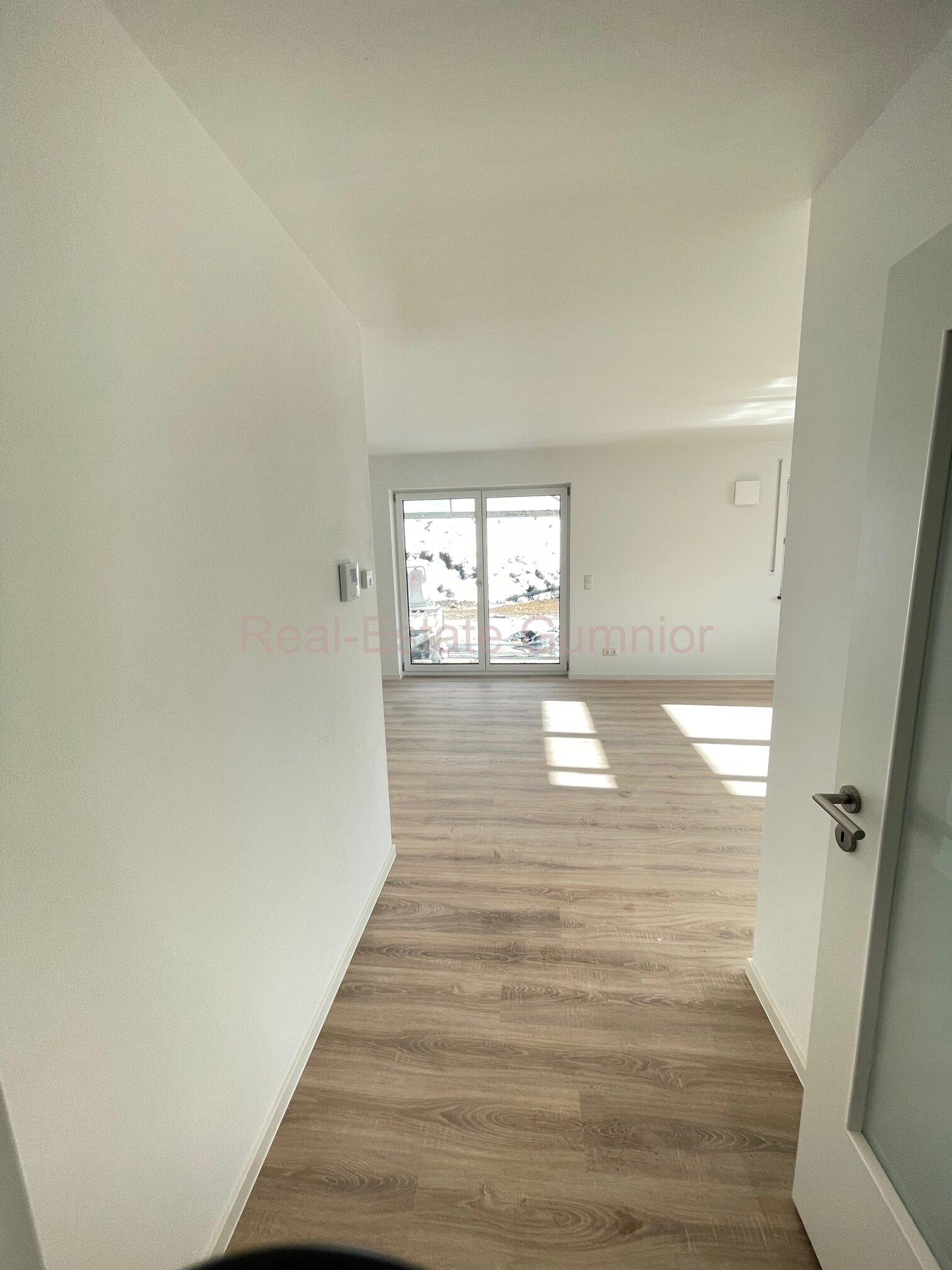 Großzügige 4 ZKB-Terrassenwohnung mit Gartenfläche in zentraler und doch ruhiger Wohnlage ** KfW 40**Barrierefrei