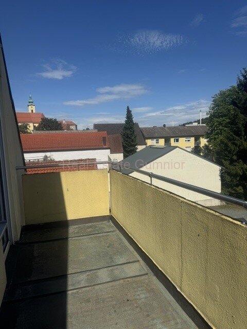 2 Zimmer DG-.Wohnung mit tollen Ausblick* Balkon * teilw. neu renoviert