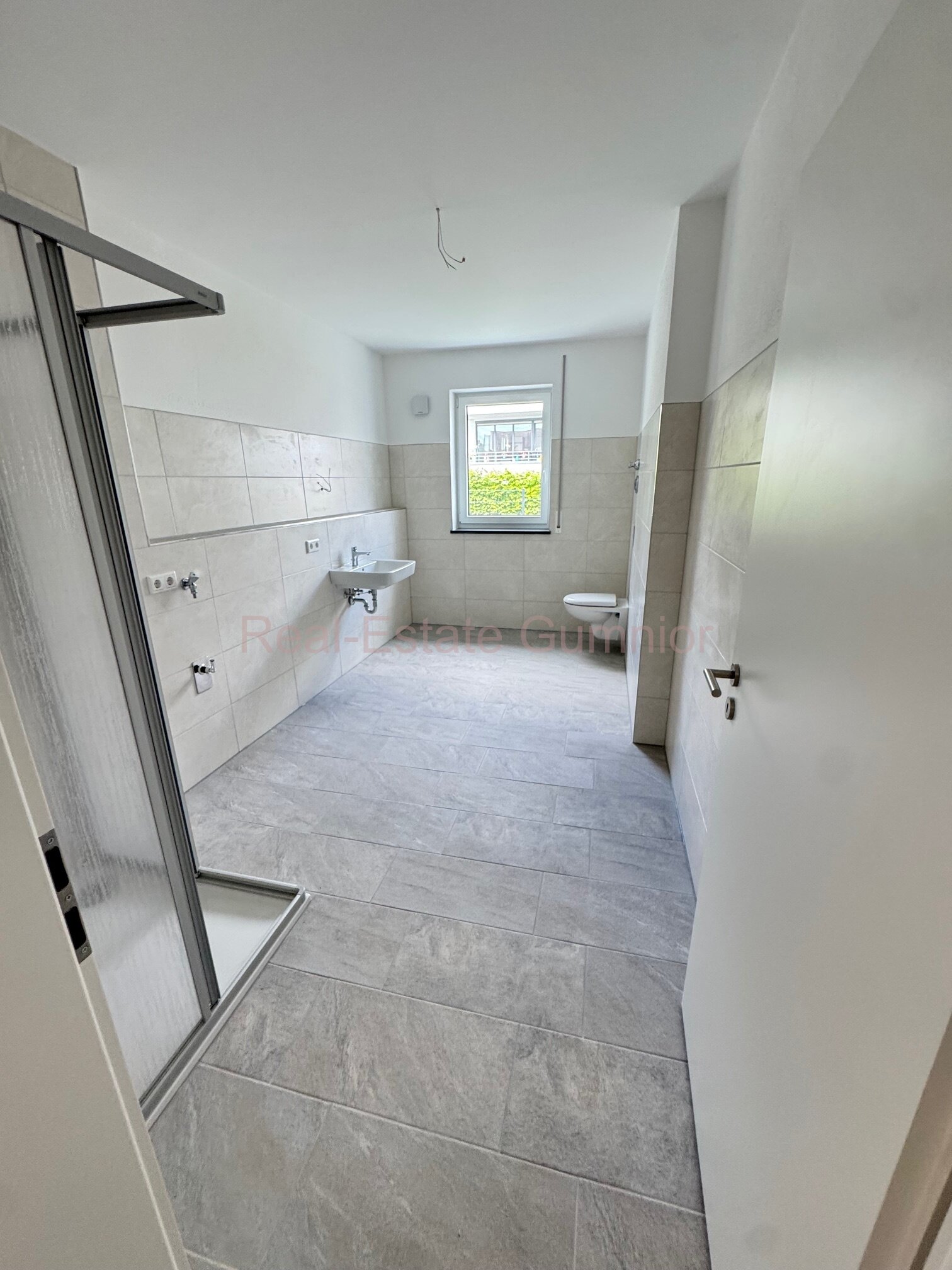 Tolle 2 Zimmer EG Wohnung mit Terrasse und Garten ** QNG ** Lift ** Garten