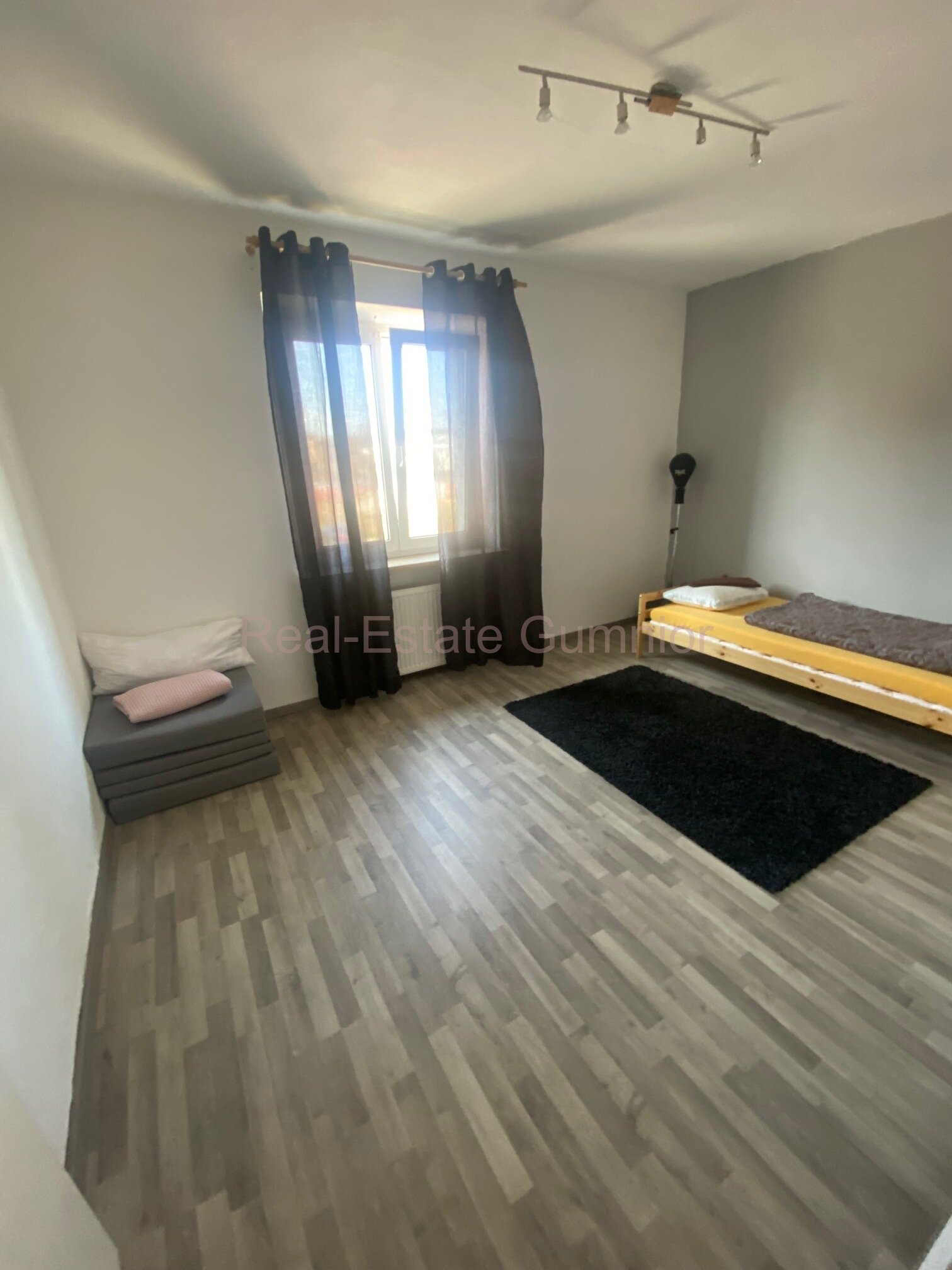 Großzügiges City-Haus -- Leerstehend ** mit weitläufigen Grundstück ** Top ** RESERIVERT !!
