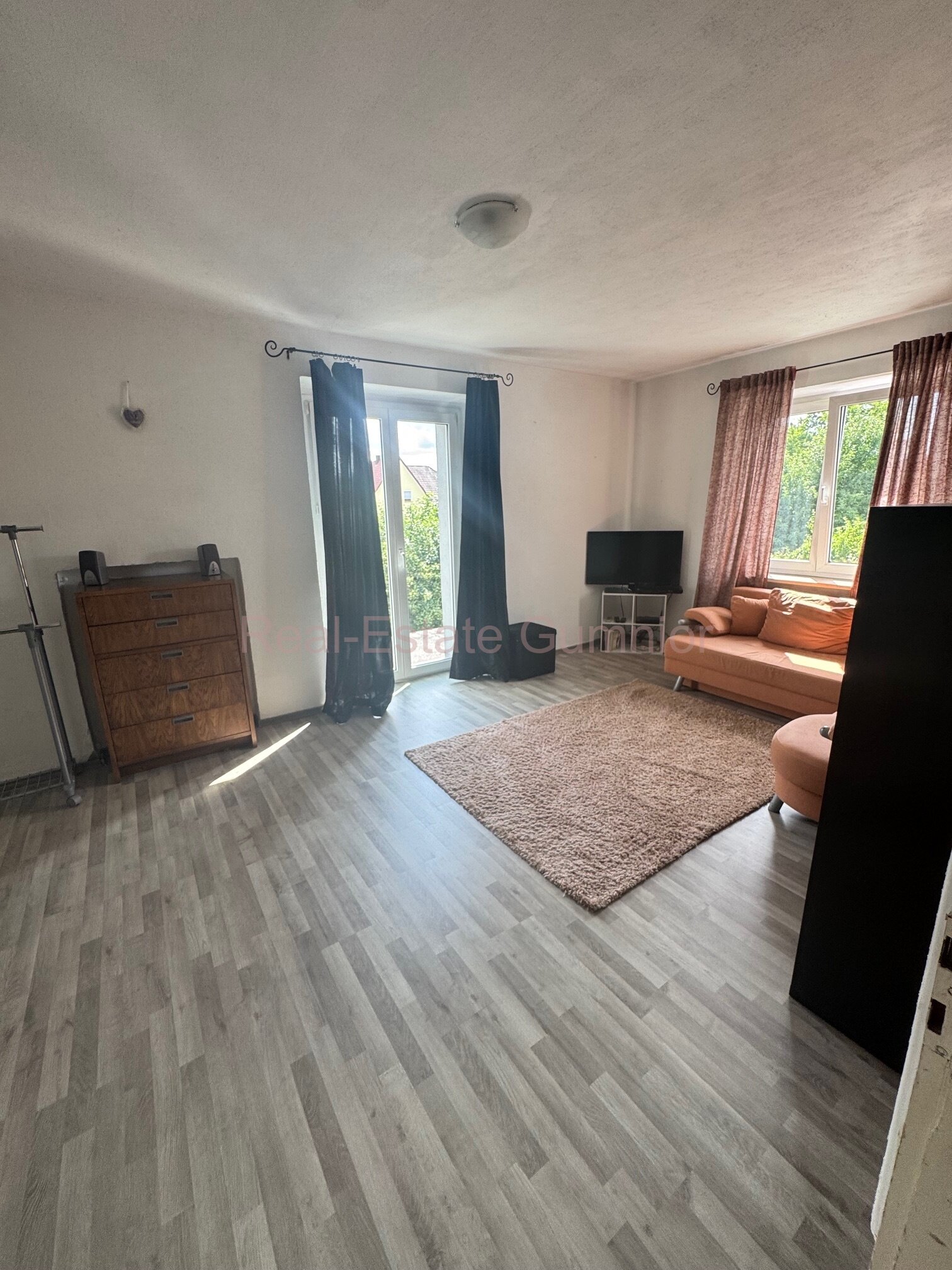 Großzügiges City-Haus -- Leerstehend ** mit weitläufigen Grundstück ** Top ** RESERIVERT !!