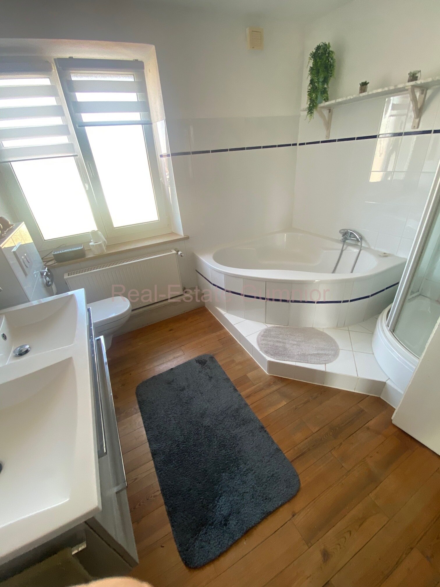 Großzügiges City-Haus -- Leerstehend ** mit weitläufigen Grundstück ** Top ** RESERIVERT !!