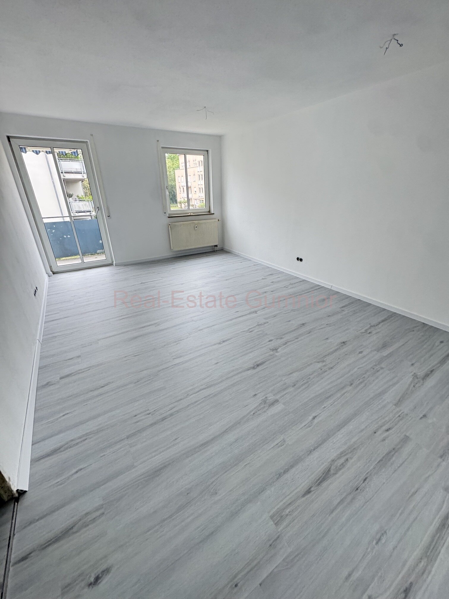 Wohnen inmitten der Natur und unweit vom Zentrum *** 3 Zimmer Wohnung mit Balkon ** TG - Stellplatz * Renoviert