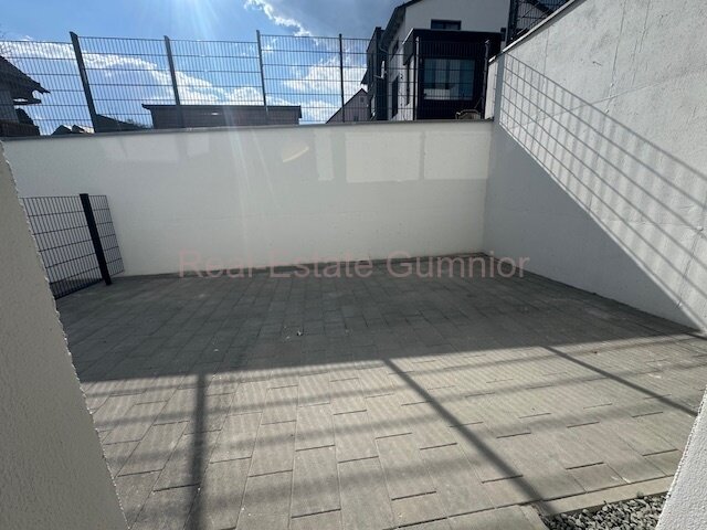 Erstbezug !! Großräumige 3-4 Zimmer-Souterrain Wohnung mit Terrasse ** Wärmepumpe** Lift** FBH